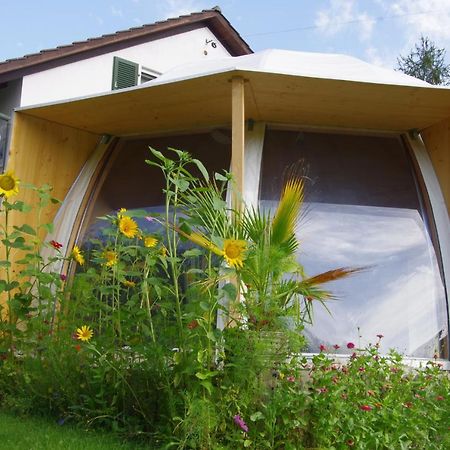 Апартаменты Rose-Marie'S Paradies Aesch Экстерьер фото